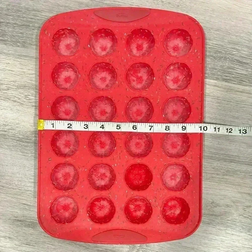 Trudeau Silicone Fluted Mini Cupcake Pan 24 Mini Festive Shaped Cakes Holiday